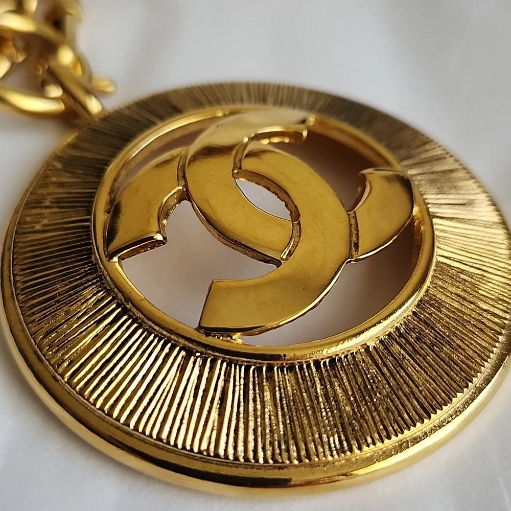 Authentic Vintage CHANEL Logo Pendant Necklace Gold - Picture 6 of 13